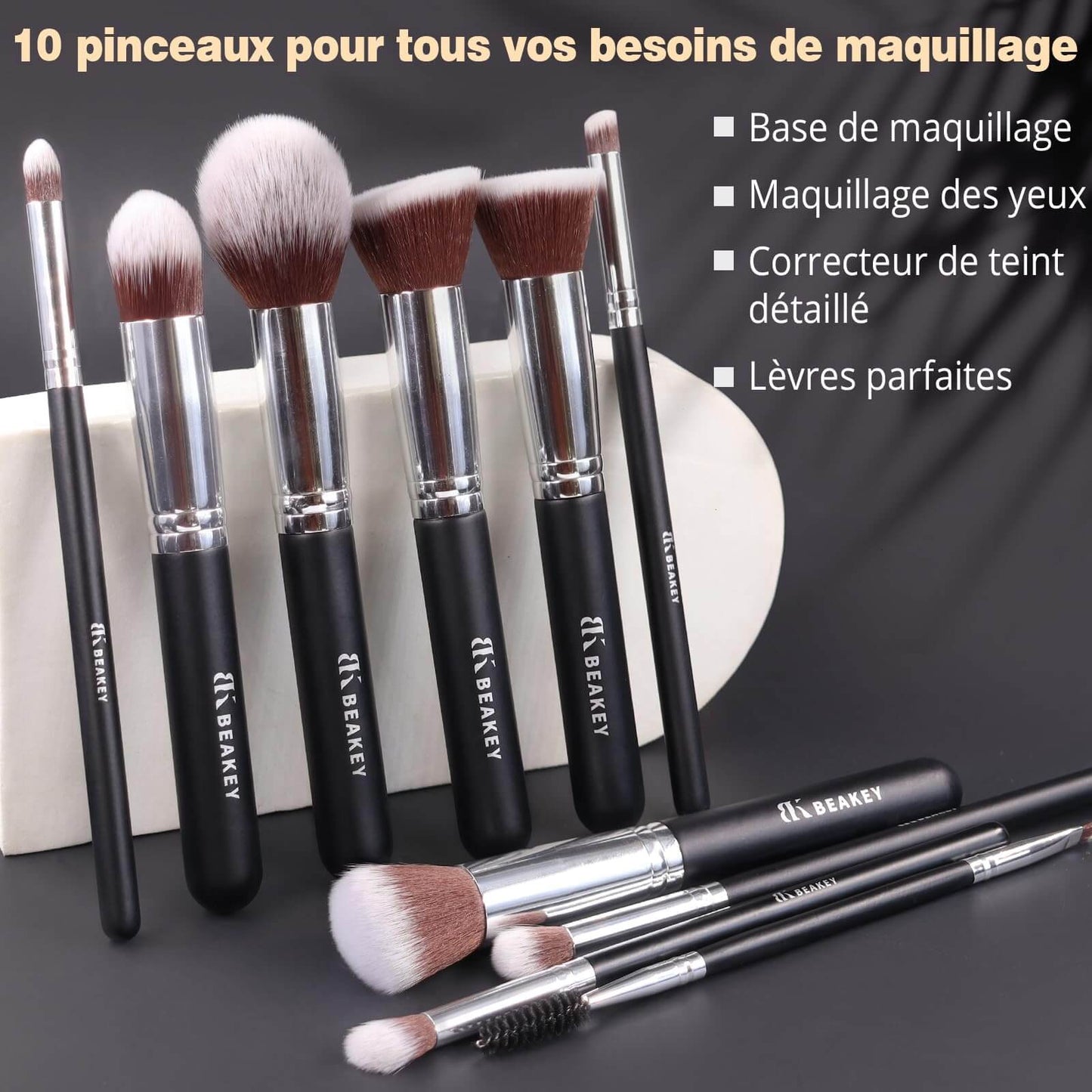 BEAKEY Pinceaux Maquillages Professionnel, Pinceau Maquillage Pour Fond de Teint Blush L'anti-cernes Fard à Paupières Poudre Libre, Avec Blender Eponge(10+2pcs, Noir/Argent)