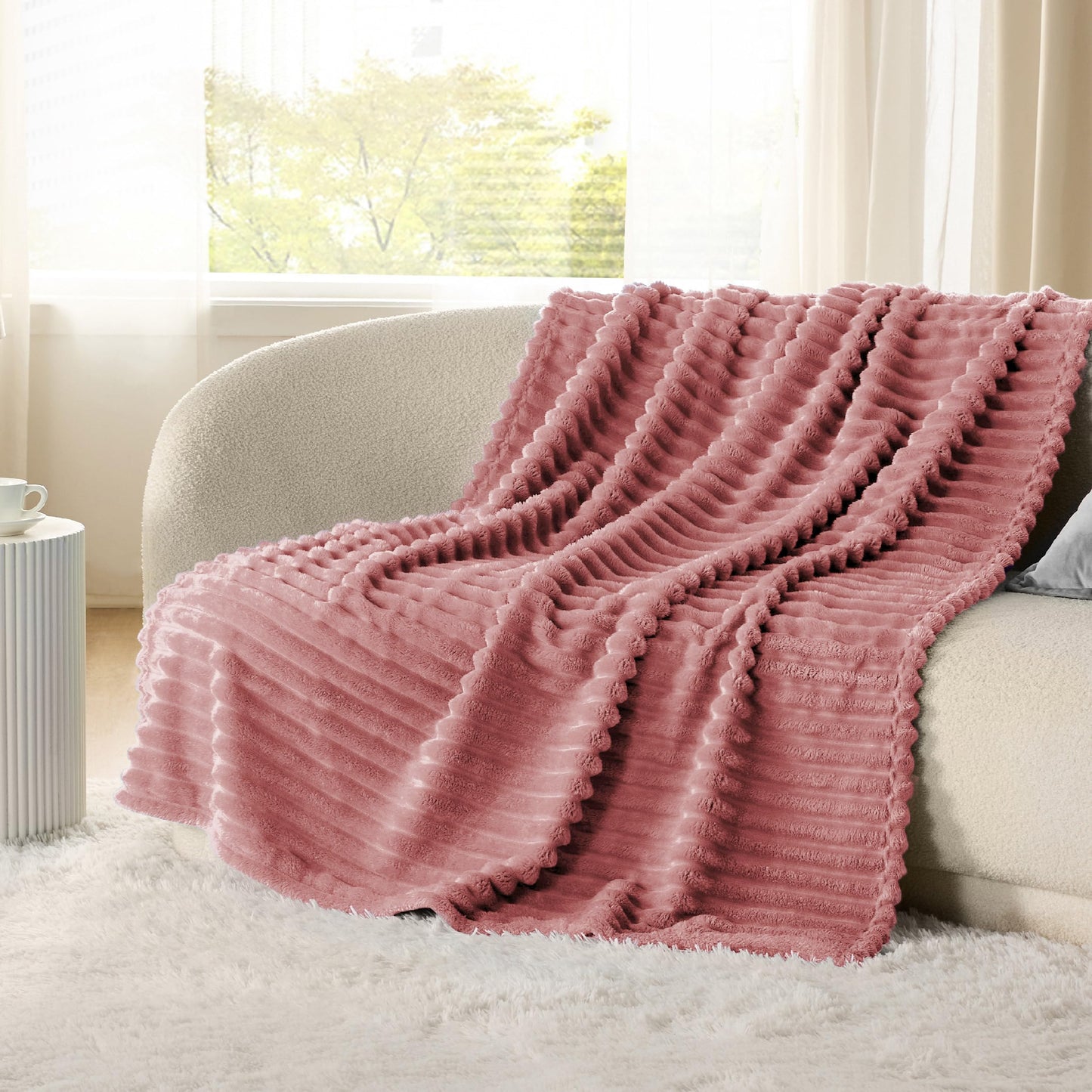 Bedsure GentleSoft Couverture pour lit simple XL, douce et confortable, pour femme, petit couvre-lit en polaire pour fille, cadeau d'anniversaire, décoratif, rose poudré, 168 x 229 cm