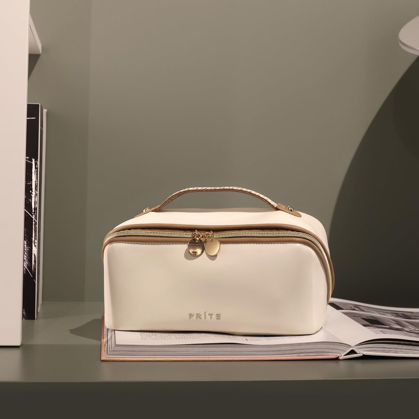 Prite Grande Capacité Trousse de Maquillage pour Femme Trousse de Toilette en Cuir PU Vanity Imperméable pour Voyage avec Séparateur Transparent et Poignée (Beige)