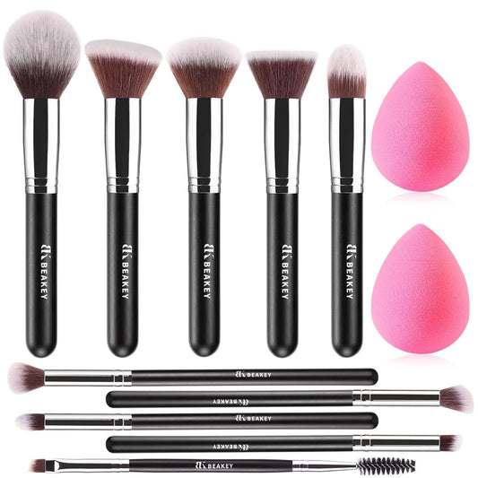 BEAKEY Pinceaux Maquillages Professionnel, Pinceau Maquillage Pour Fond de Teint Blush L'anti-cernes Fard à Paupières Poudre Libre, Avec Blender Eponge(10+2pcs, Noir/Argent)