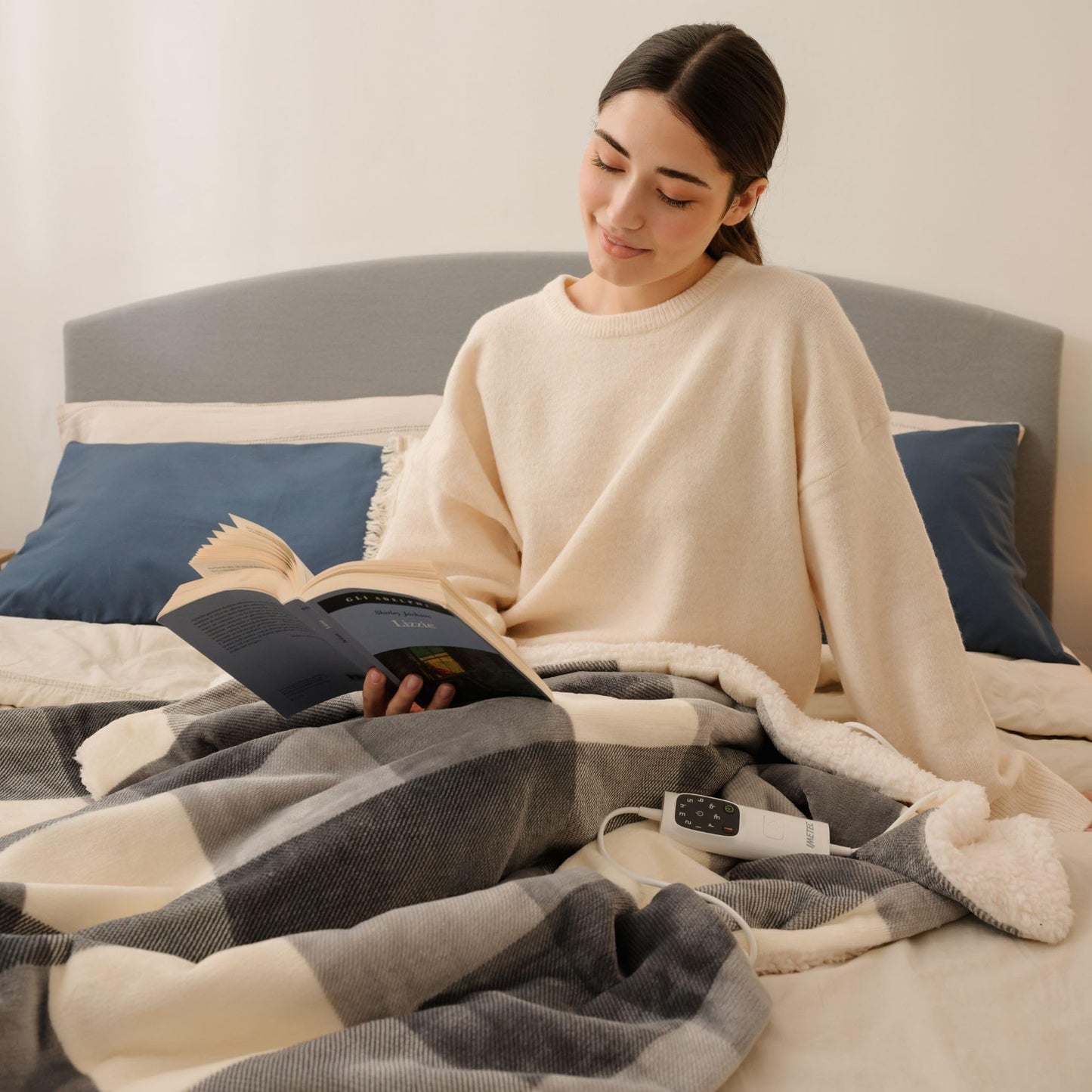 Imetec CaldoPlaid Tartan Grey, plaid chauffable, couverture électrique douce 160 x 120 cm, faible consommation, technologie adaptée, dispositif de sécurité, chauffage rapide, 6 températures, lavable