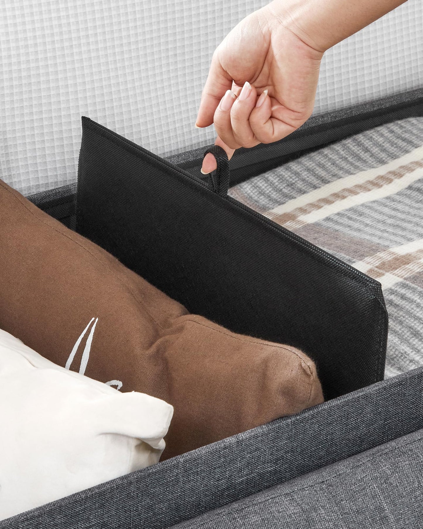 SONGMICS Banc Coffre Rangement, Tabouret, Repose-Pieds, Pouf Intérieur, Siège, pour Salon, Chambre, Entrée, 38 x 110 x 38 cm, Gris Foncé LSF77K