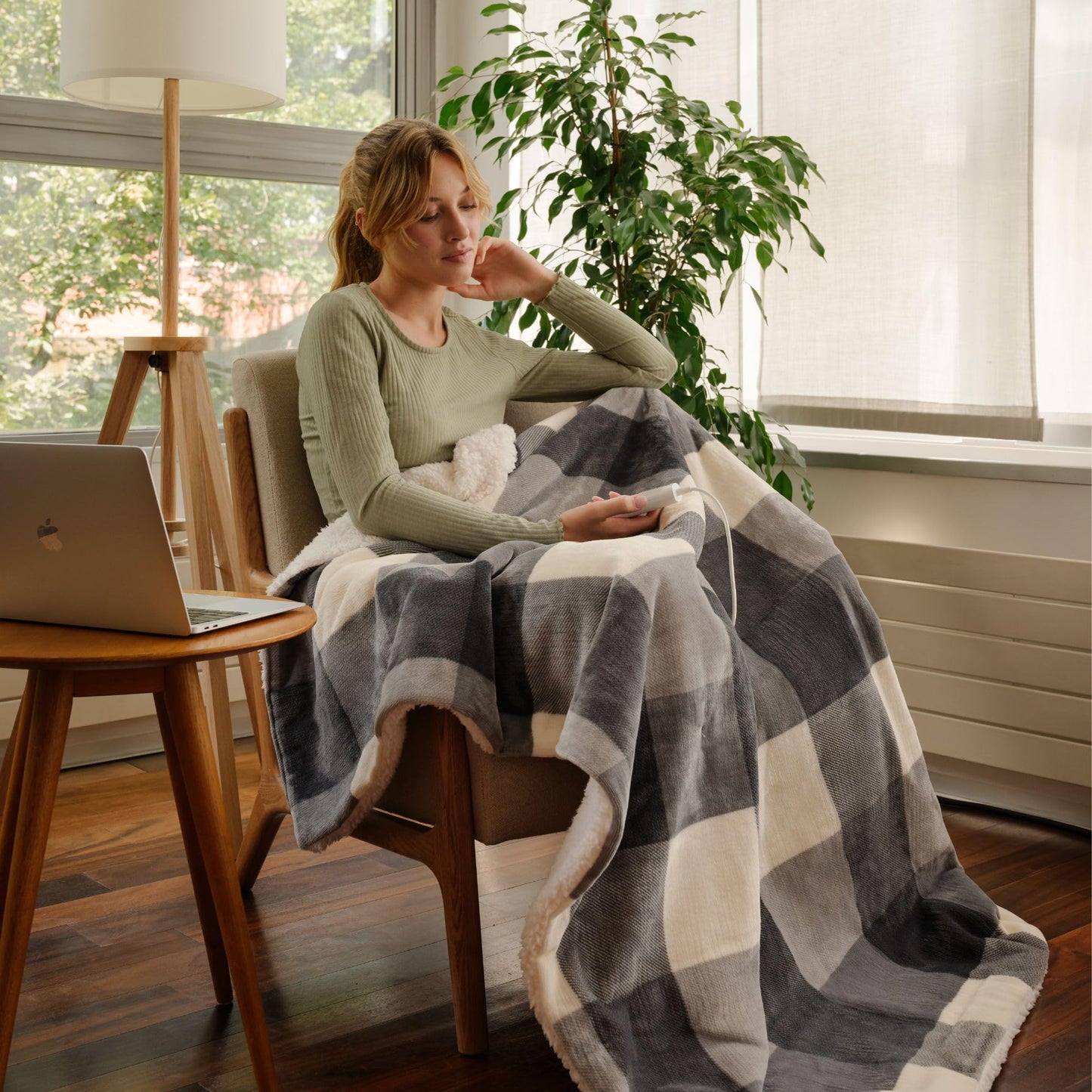 Imetec CaldoPlaid Tartan Grey, plaid chauffable, couverture électrique douce 160 x 120 cm, faible consommation, technologie adaptée, dispositif de sécurité, chauffage rapide, 6 températures, lavable