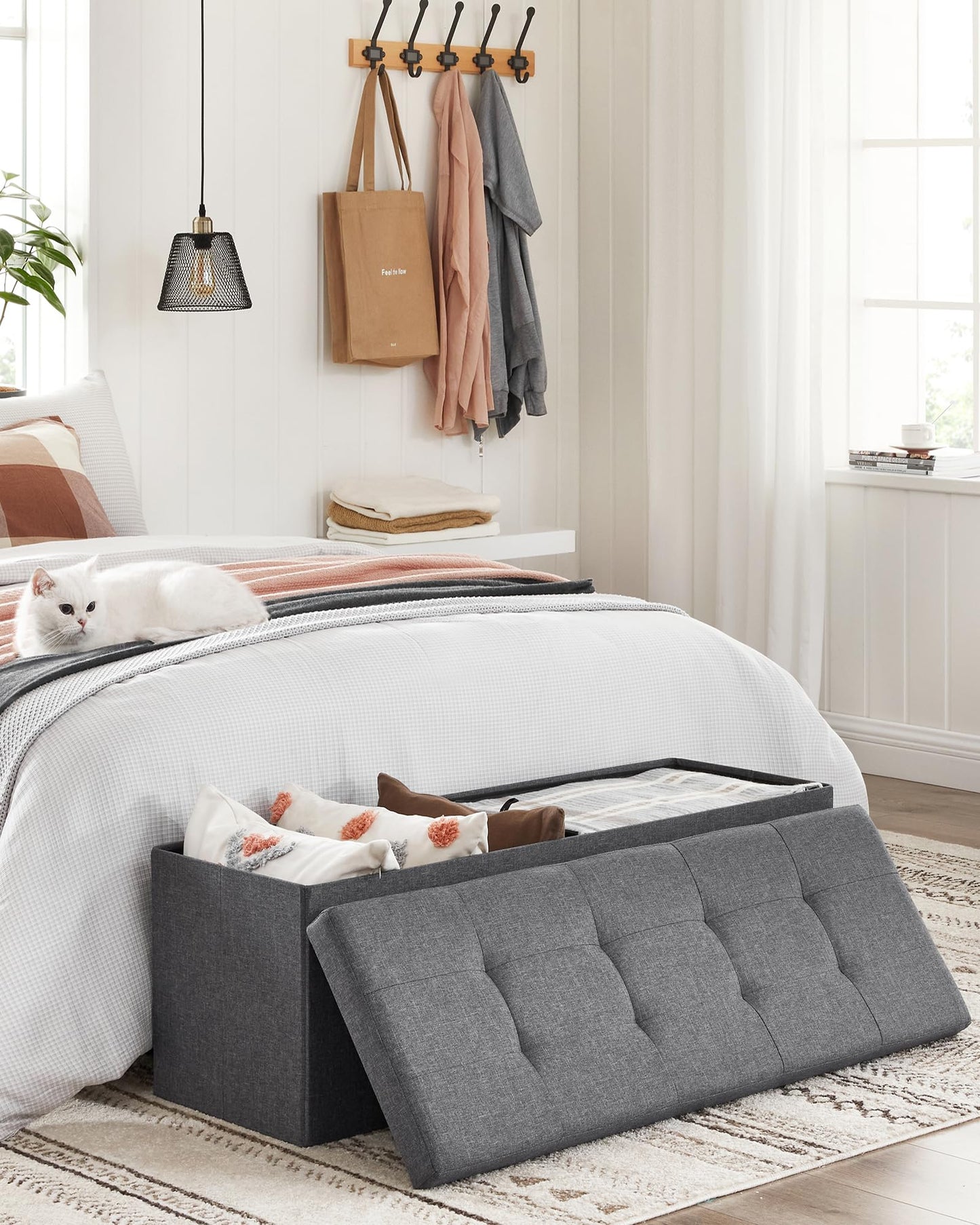 SONGMICS Banc Coffre Rangement, Tabouret, Repose-Pieds, Pouf Intérieur, Siège, pour Salon, Chambre, Entrée, 38 x 110 x 38 cm, Gris Foncé LSF77K