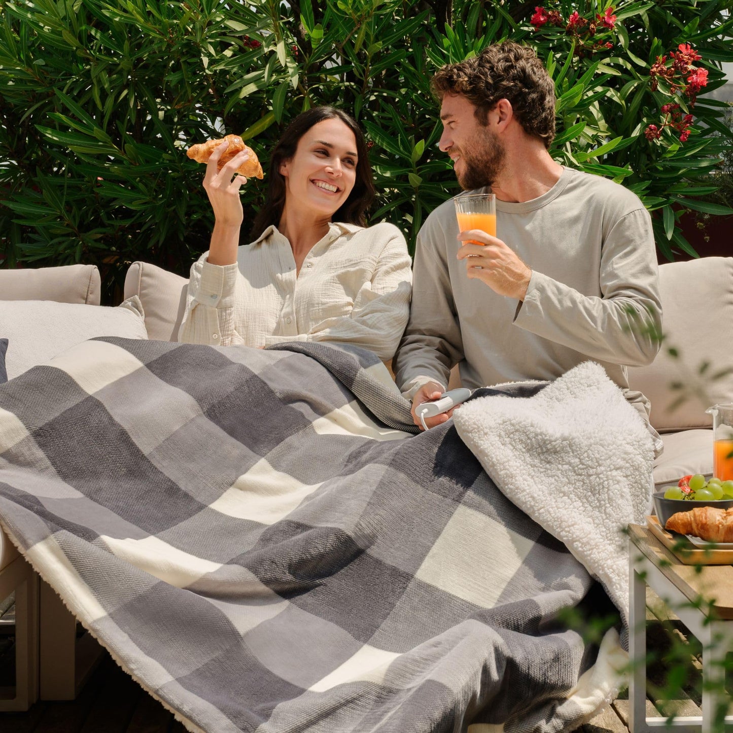 Imetec CaldoPlaid Tartan Grey, plaid chauffable, couverture électrique douce 160 x 120 cm, faible consommation, technologie adaptée, dispositif de sécurité, chauffage rapide, 6 températures, lavable