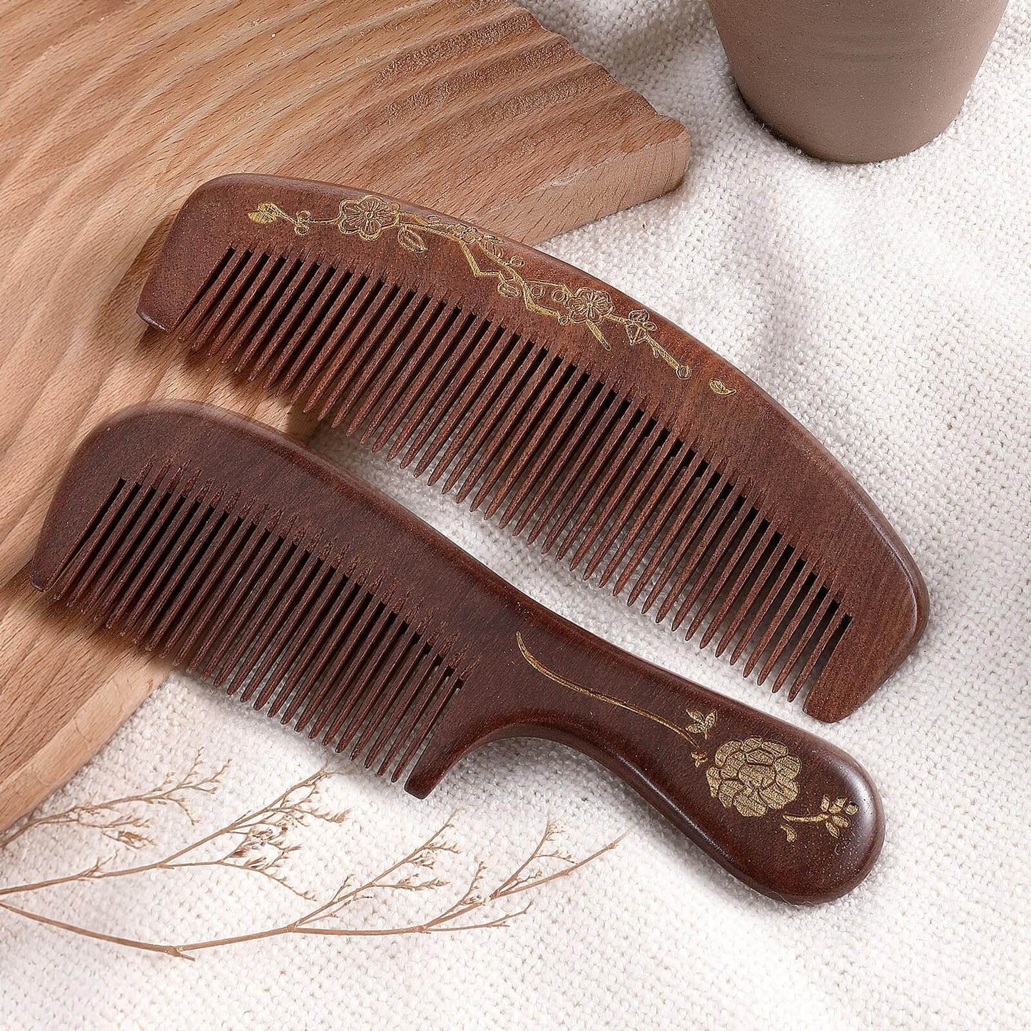 Lot de 2 peignes à cheveux en bois de santal pour femme - Peigne démêlant antistatique, à dents fines - Pour cheveux humides, secs, bouclés, fins, épais, ondulés et raides