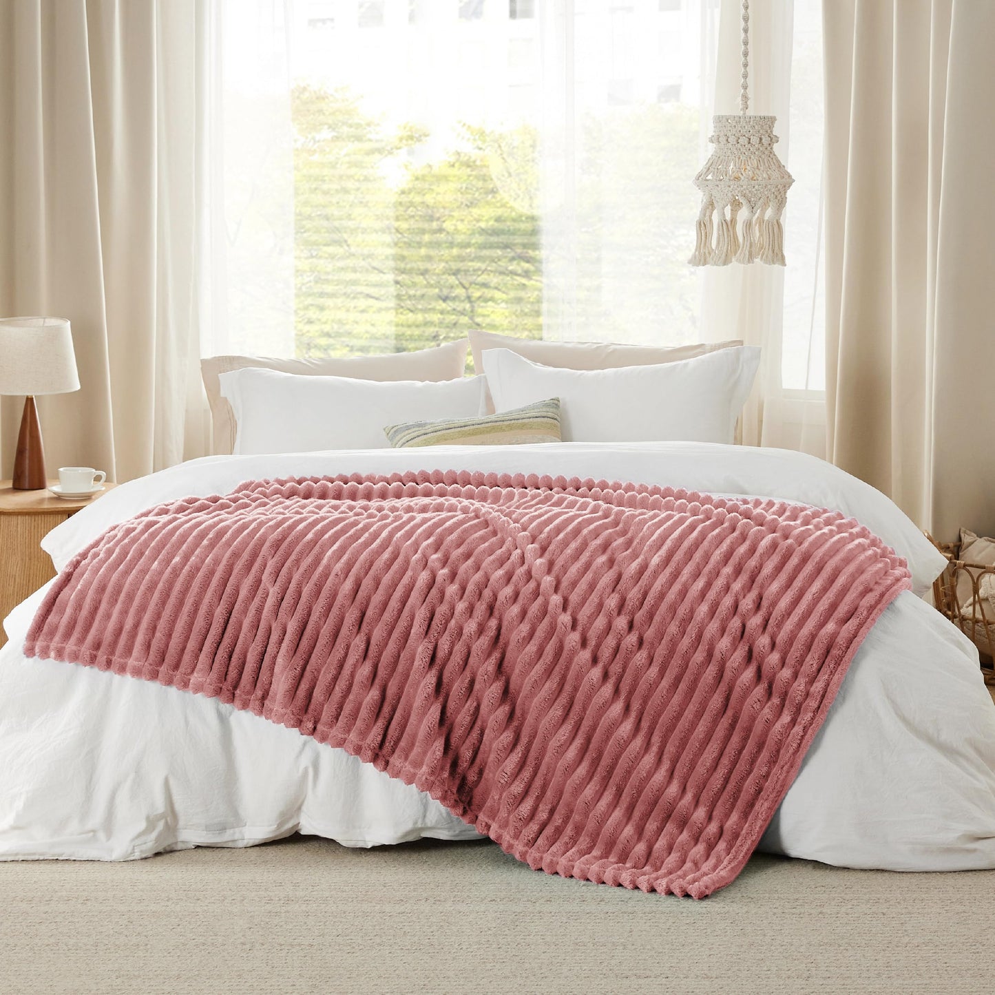 Bedsure GentleSoft Couverture pour lit simple XL, douce et confortable, pour femme, petit couvre-lit en polaire pour fille, cadeau d'anniversaire, décoratif, rose poudré, 168 x 229 cm