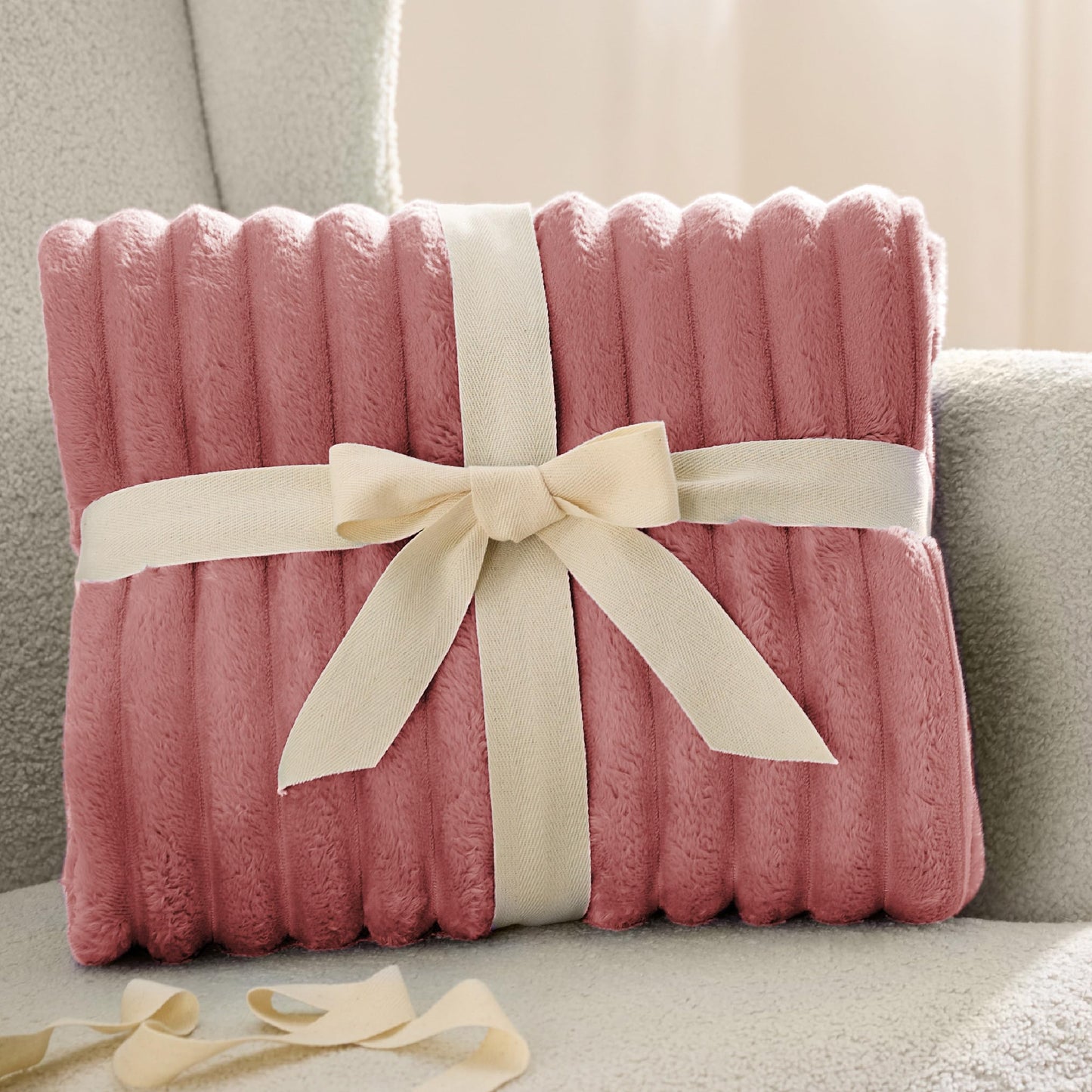 Bedsure GentleSoft Couverture pour lit simple XL, douce et confortable, pour femme, petit couvre-lit en polaire pour fille, cadeau d'anniversaire, décoratif, rose poudré, 168 x 229 cm